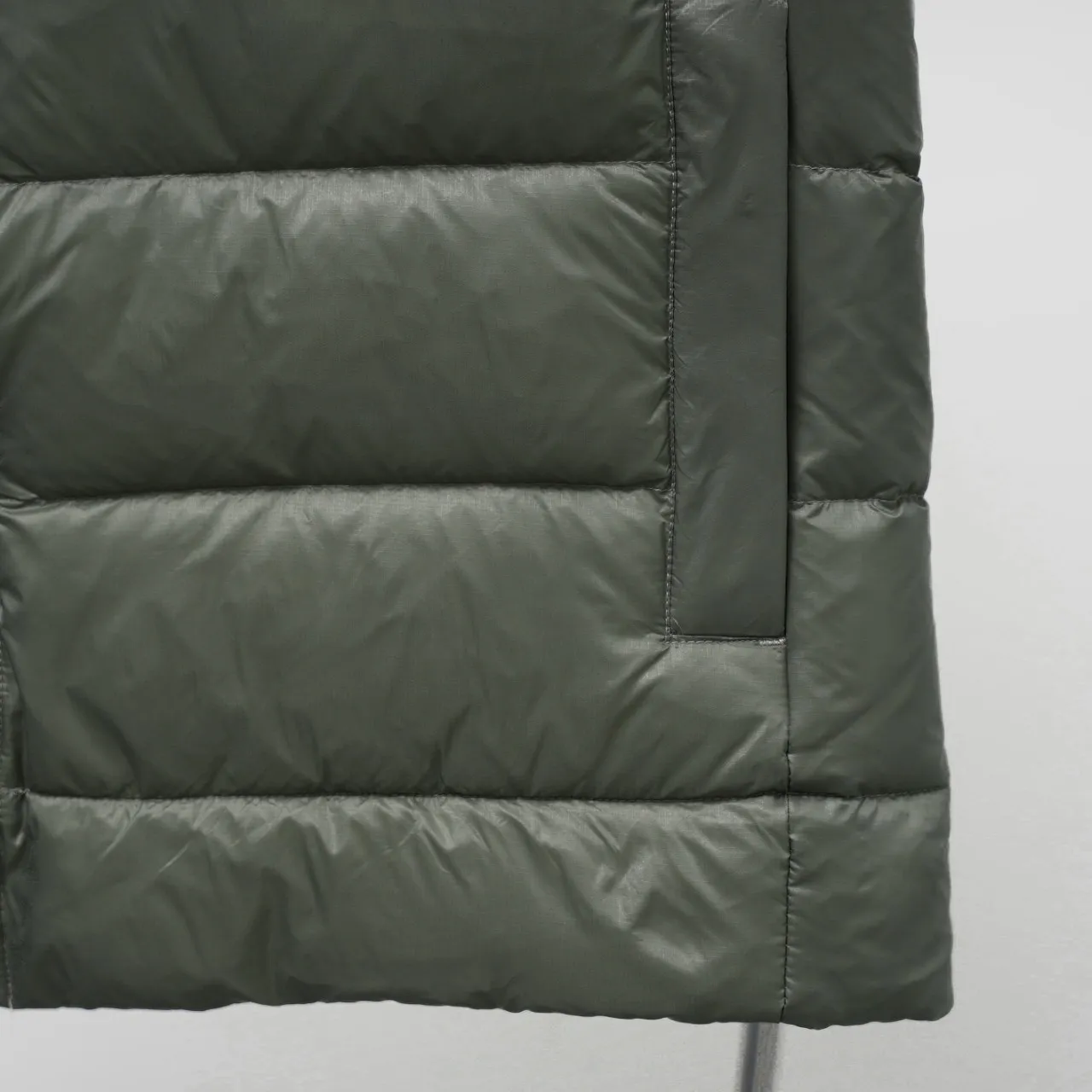 P480 top version Canadian brand vest new model Canada Goose has always been recognized as the warmest down jacket. Various Instagram celebrities, Internet celebrities, and celebrities often wear it for street photos. I make Canada Goose every year, but I still can’t get rid of my love for it. No matter how cold the days are, there is no need to be afraid, because there is! Filled with 90% white duck down, it is the legendary warmest down jacket and is known as a must-have for Arctic outdoor sports! The most popular down jacket in the world, celebrities are rushing to buy it, it is a must-have! Same style for men and women Size: xs ~ xxl